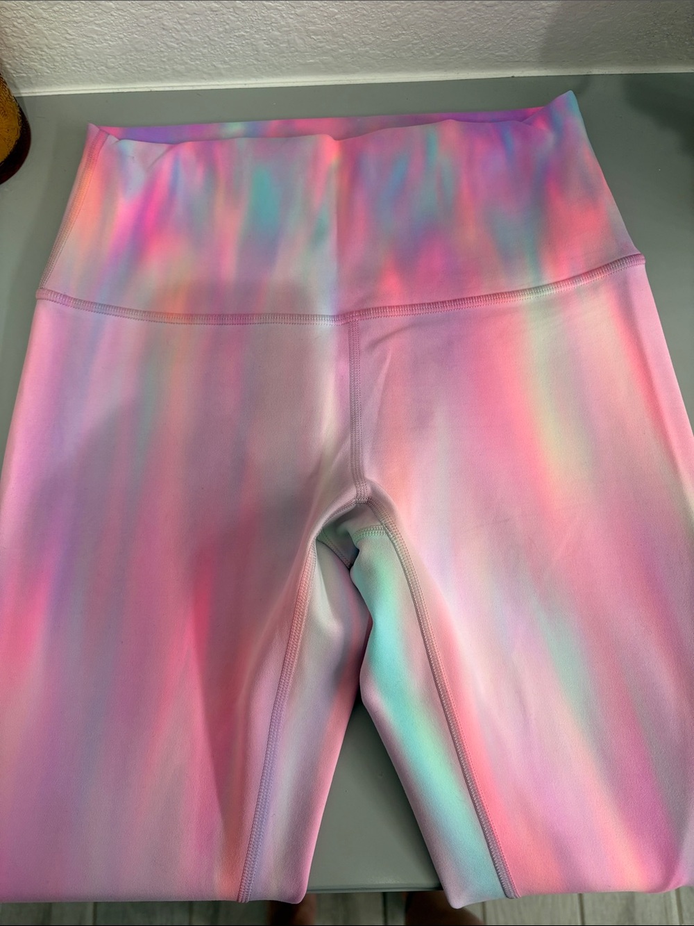 Lululemon Psychedelic Multi Wunder Under Train - 6 - like new! - Picture 2 of 6
